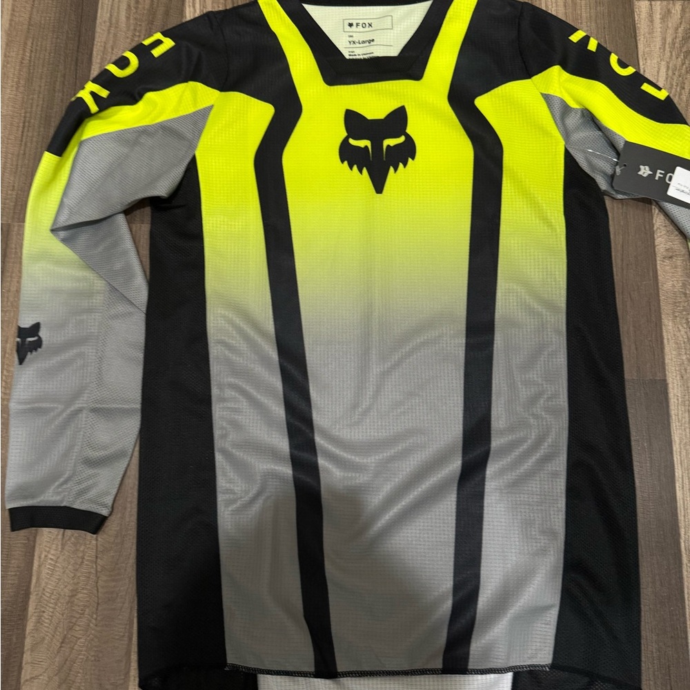Yellow and black orbiting activewear long leave brand new never warn